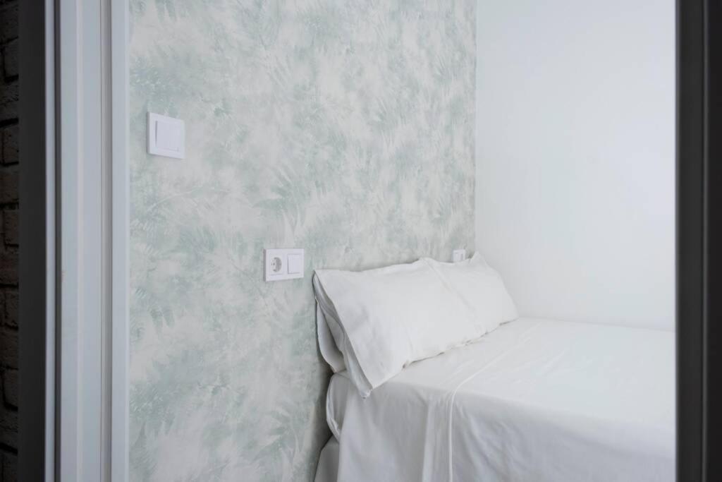 Magnifico Apartamento En Los Remedios Севилья Экстерьер фото