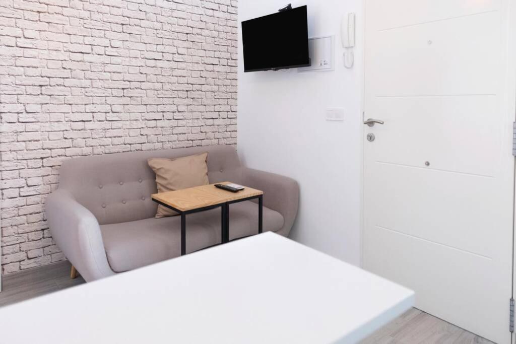 Magnifico Apartamento En Los Remedios Севилья Экстерьер фото